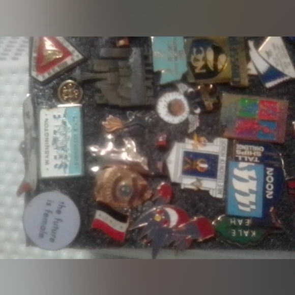 Lot of Lapel pins - Picture 3 of 7